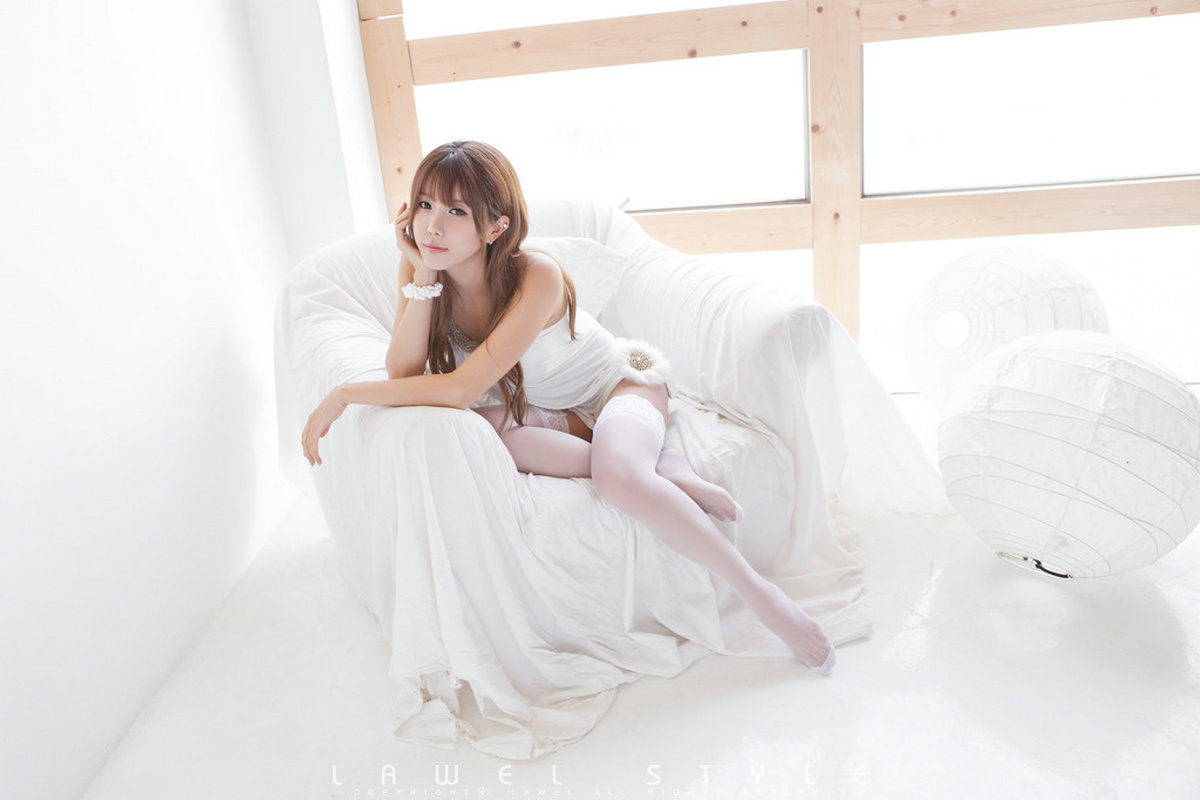 [网络收集]  韩国MODEL许允美--天使一样，可爱白丝